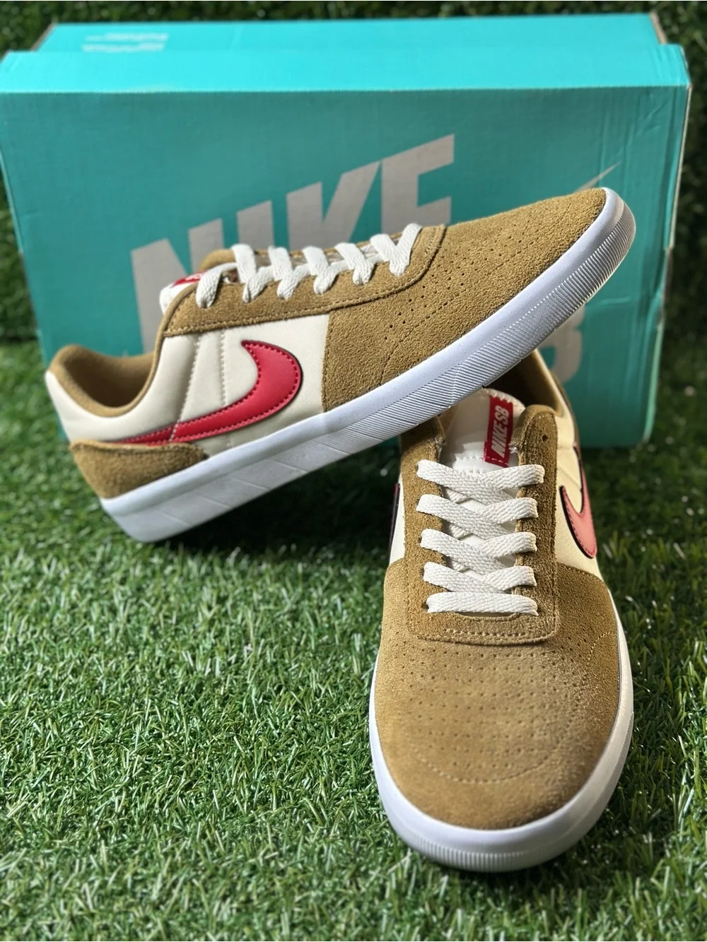 NIKE SB TEAM CLASSIC, SIZE 7.5 MENS, BRAND NEW